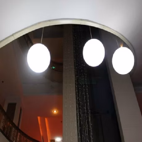 Controllo manuale della sfera splendente sospesa a LED con il miglior effetto di molte dimensioni